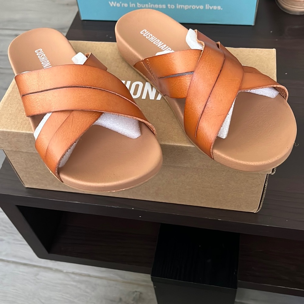 Cushionaire sandals